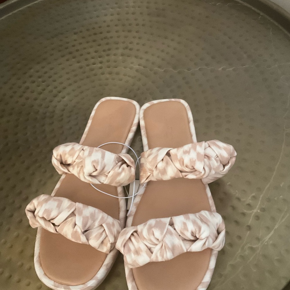 Universal Thread Knotted Sandals - Picture 7 of 9